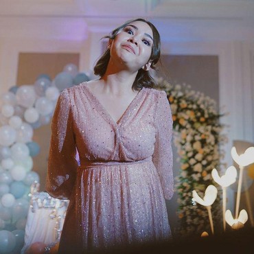 Senyum Semringah Amanda Manopo Saat Keciduk bareng Cowok, Pacar Baru?