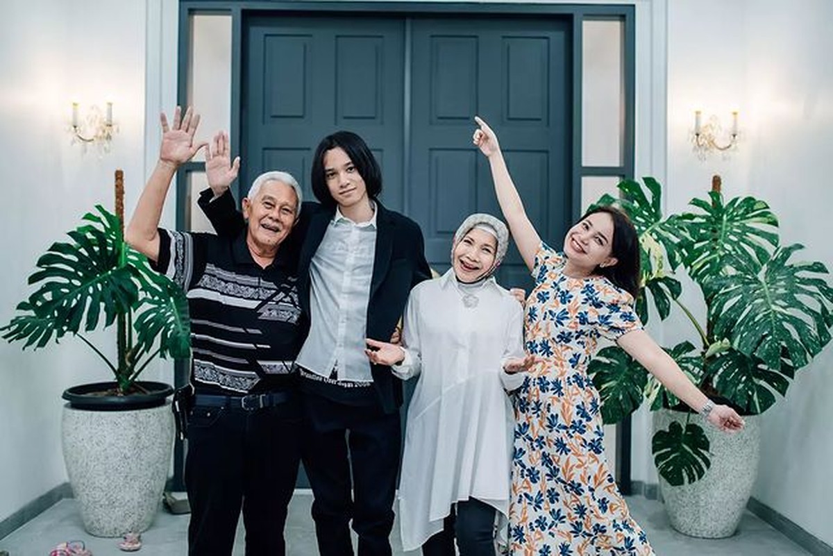 Rizky Langit Ramadhan adalah putra semata wayang beranjak remaja Rossa yang baru saja berulang tahun&period; Yuk intip potretnya&excl;