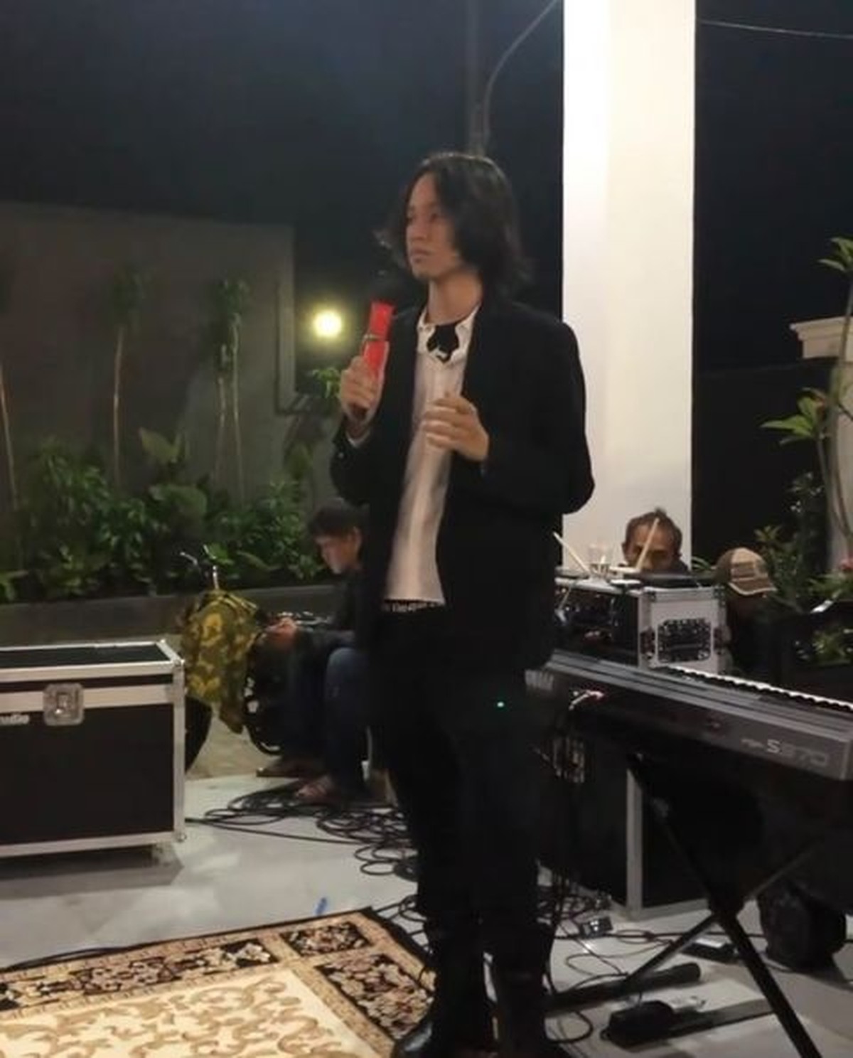 Rizky Langit Ramadhan adalah putra semata wayang beranjak remaja Rossa yang baru saja berulang tahun&period; Yuk intip potretnya&excl;