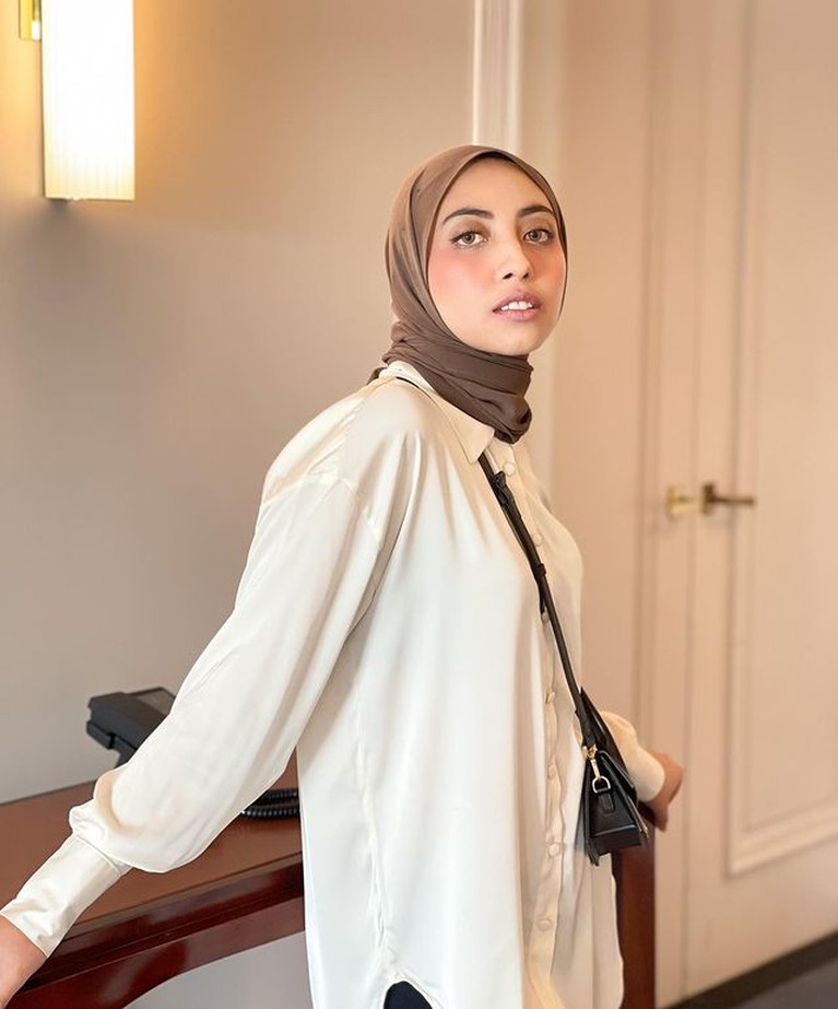 Vicky Alaydrus sahabat Rachel Vennya sedang disorot karena memutuskan lepas hijab. Yuk intip sosoknya!