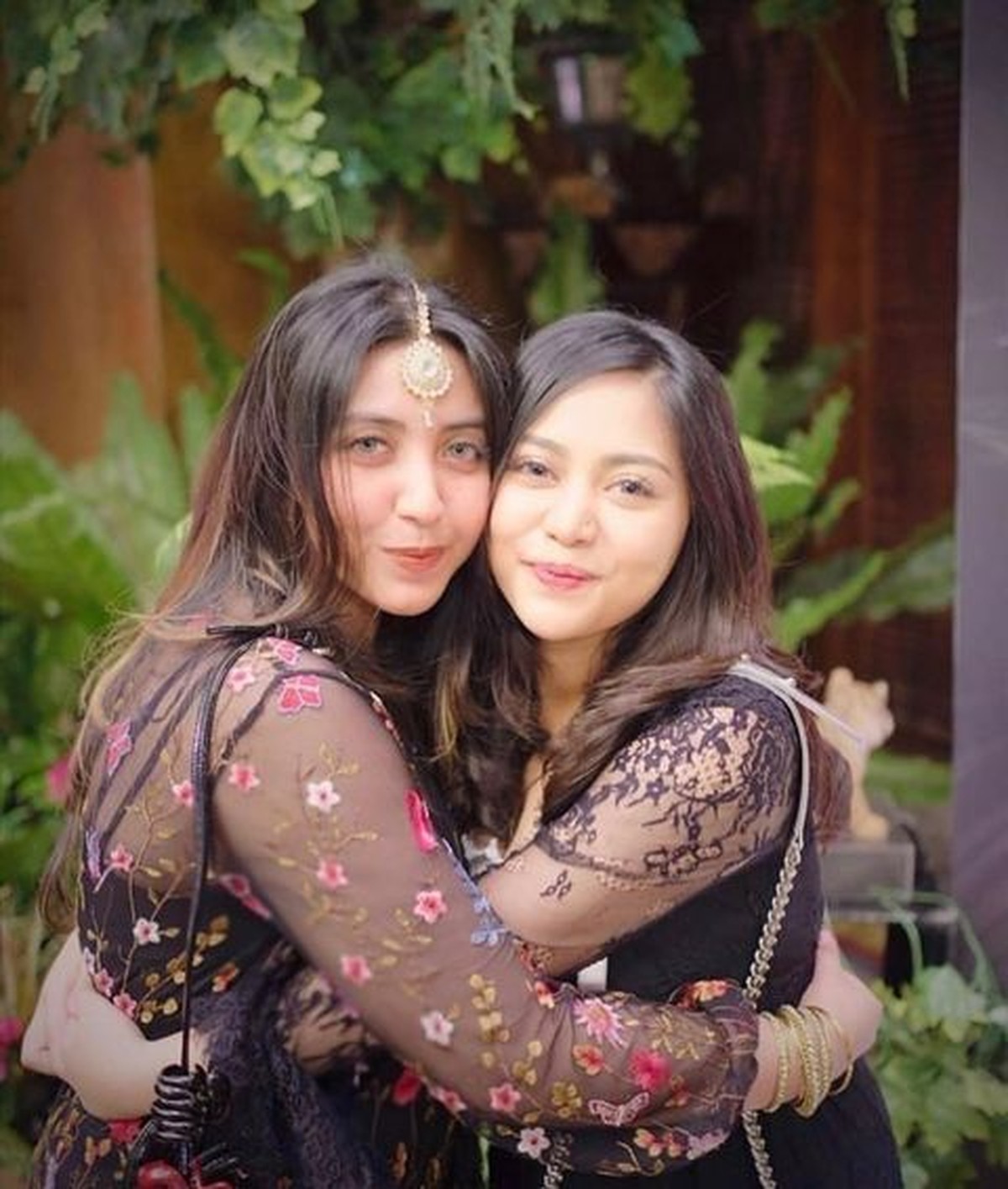 Vicky Alaydrus sahabat Rachel Vennya sedang disorot karena memutuskan lepas hijab&period; Yuk intip sosoknya&excl;