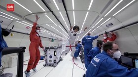 VIDEO: Momen Astronaut Barbie Ikut Penerbangan Gravitasi Nol
