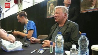 VIDEO: Aktor Star Trek Jadi Orang Tertua ke Luar Angkasa