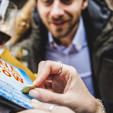 Pria Ini Terima Hadiah Lotre Rp469 M Pakai Kostum Badut, Alasannya Bikin Kaget