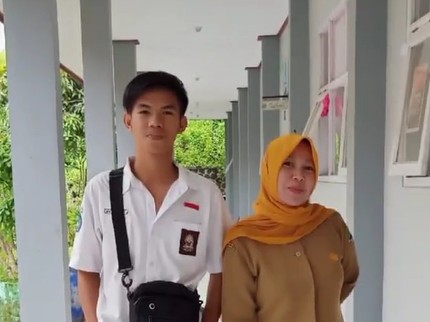 Viral Guru Wanita Nikahi Mantan Muridnya, Terpaut Usia 15 Tahun Bun