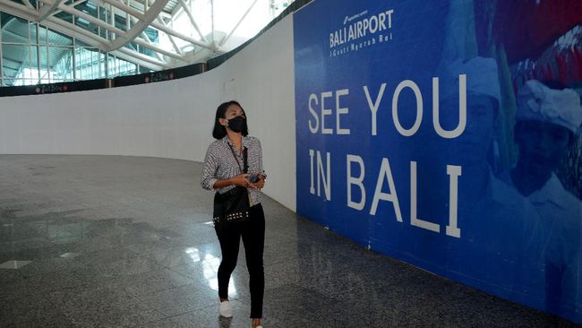 Gubernur Bali, Wayan Koster, berencana memungut biaya kepada turis asing yang masuk ke Bali mulai 2024 yang bisa dibayar dengan e-payment. 