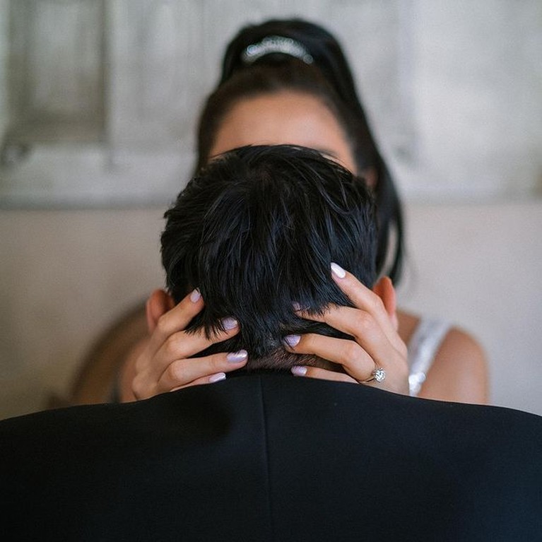 Jessica Iskandar dan Vincent Verhaag menjalani prosesi pemotretan prewedding. Yuk kita intip potretnya!