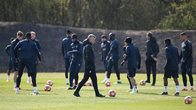 Ferguson mengatakan secara hukum Man Utd harus mengubah kompleks latihan di Carrington menjadi ladang kentang jika terjadi perang.