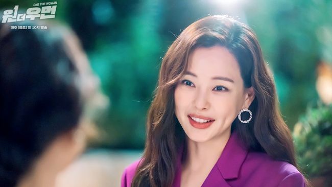 Honey Lee yang tengah membintangi drama One the Woman jadi bintang drama Korea paling populer di media sosial pekan ini.