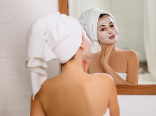 Sebelum ke Pantai, Kulit Kusam di Badan Perlu Diatasi Dulu Pakai Ini