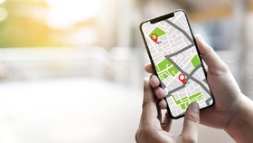 Cara Cek Lokasi Pasangan Lewat WhatsApp