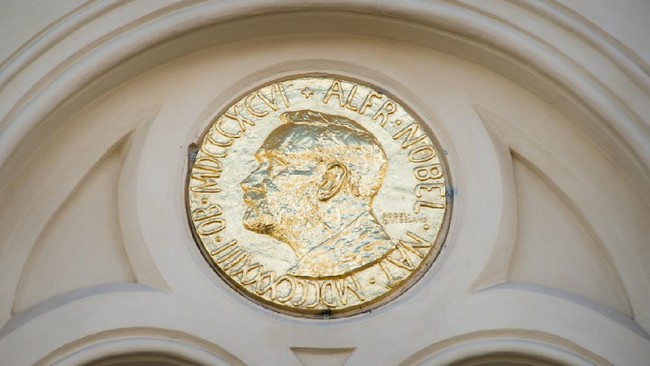 Sejumlah fakta unik dan lucu seputar pemberian hadiah Nobel, mulai dari sekeluarga dapat hadiah hingga studi palsu.