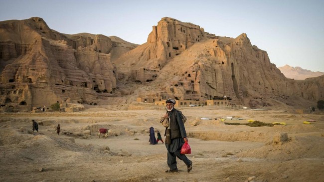 Lebih dari seribu orang suku Hazara yang beraliran Syiah berjanji mendukung Taliban meski komunitas mereka kerap mengalami persekusi.