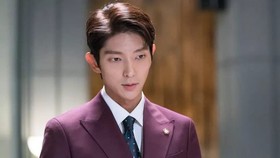 Positif Covid, Lee Joon-gi Tunda Syuting Again My Life