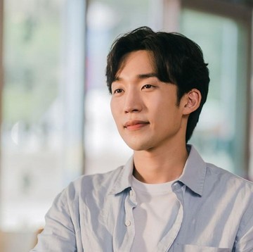 Lee Sang Yi, 'Saingan' Kim Seon Ho di Hometown Cha Cha Cha yang Curi Perhatian