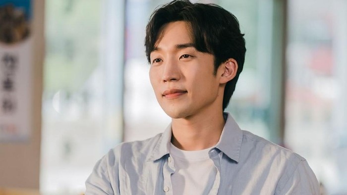 Lee Sang Yi, 'Saingan' Kim Seon Ho di Hometown Cha Cha Cha yang Curi Perhatian