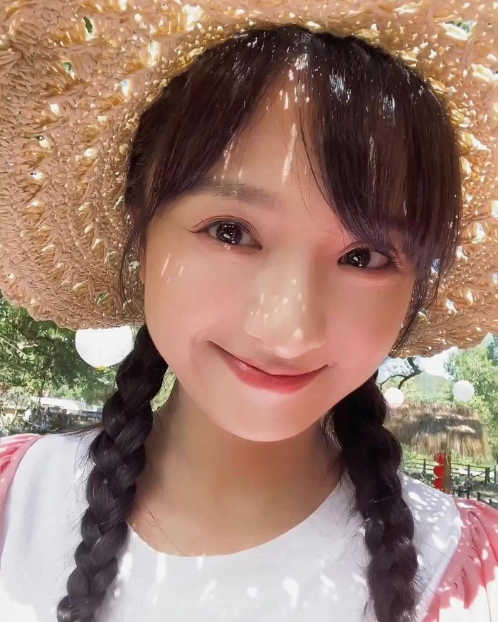 Li Jia Qi atau yang lebih populer dengan sebutan Nicky Li ini pernah memerankan Xiao You dalam drama Meteor Garden (2018). Setelah itu, aktris kelahiran tahun 1997 ini kerap wara-wiri menjadi peran utama dalam setiap drama dan film yang diperankan. /Foto: @lijiaqi_official