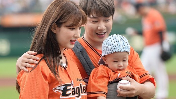 Selain Bobby iKON, Sederet Idol K-Pop Ini Sudah Menikah dan Memiliki Anak Selain Bobby iKON, Sederet Idol K-Pop Ini Sudah Menikah dan Memiliki Anak