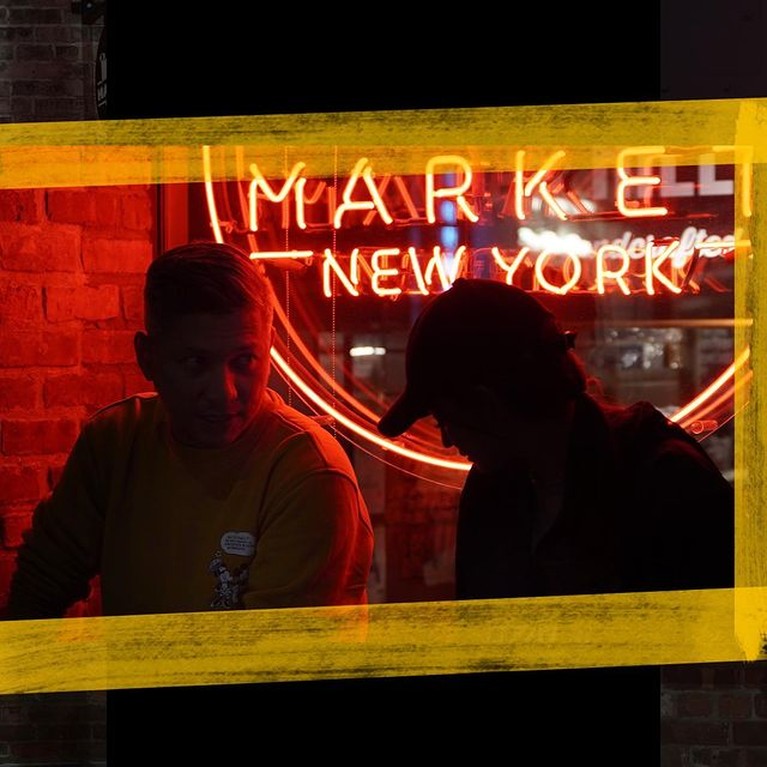 Potret Kedekatan Gading Marten dan Enzy Storia di New York Jadi Sorotan Gading Marten ramai diisukan berpacaran bahkan melamar Enzy Storia di New York. Yuk kita intip momen kedekatan mereka!