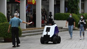 Robot Patroli Bikin Warga Singapura Resah: Seperti Robocop