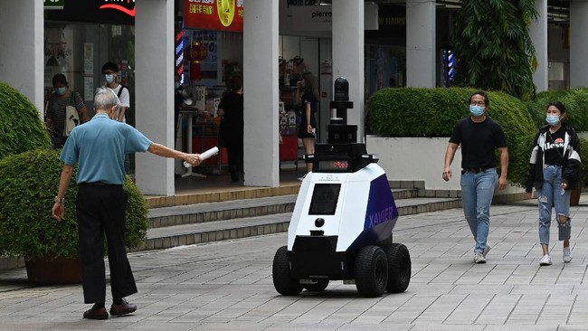 Singapura menguji coba robot patroli bernama Xavier beberapa waktu lalu, keberadaannya bikin sejumlah warga resah.