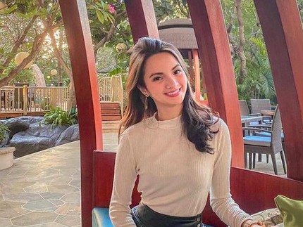 7 Potret Sabrina Anggraini, Puteri Indonesia Riau Calon Istri Belva Devara
