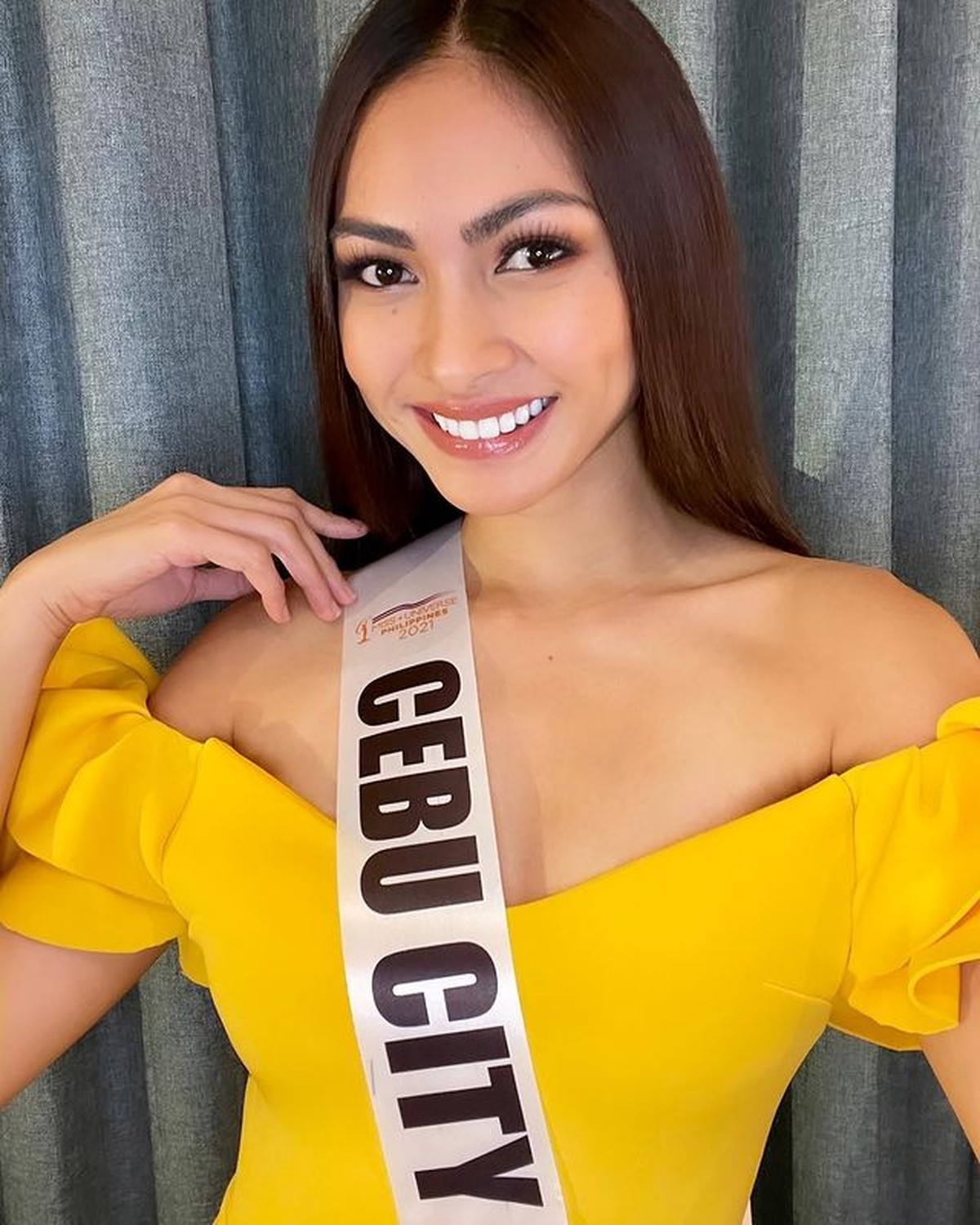 Miss Universe Filipina bernama Beatrice Gomez menuai kontroversi karena mengaku seorang biseksual&period; Yuk kita intip potretnya&excl;