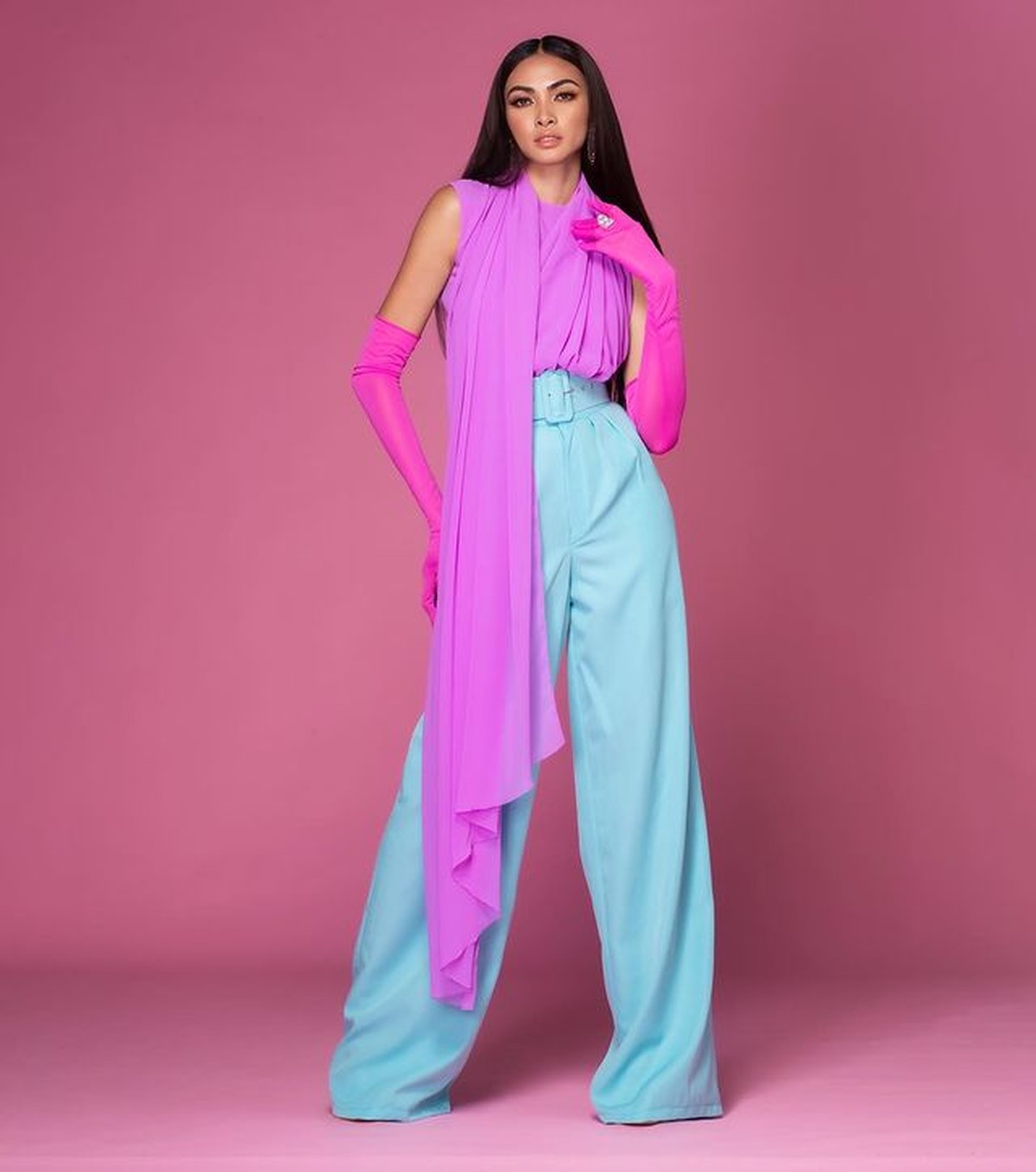 Miss Universe Filipina bernama Beatrice Gomez menuai kontroversi karena mengaku seorang biseksual&period; Yuk kita intip potretnya&excl;