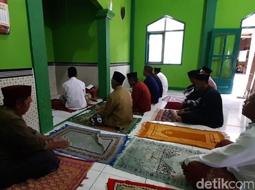 img-title Tata Cara Melaksanakan Salat Rebo Wekasan: Waktu, Niat, dan Rangkaian Ibadah