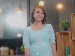 Gaya Amanda Manopo Makan di Warteg, Santai Banget Satu Kaki Diangkat