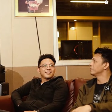 Salah Tingkah di Depan Ariel NOAH, Dina Lorenza Ada Rasa?