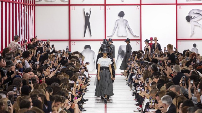 Sisi Lain dari Industri Fashion, Ini Tekanan Mental yang Sering Dialami oleh Para Model Sisi Lain dari Industri Fashion, Ini Tekanan Mental yang Sering Dialami oleh Para Model