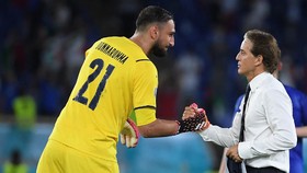 Mancini Marah Donnarumma Dihina Fan di Laga Italia vs Spanyol