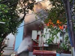 Gardu PLN Kebon Jeruk Terbakar, Listrik di Kemanggisan-Daan Mogot Padam