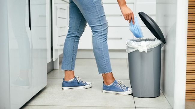 Pembakaran sampah liar bisa memicu penyakit seperti ISPA berkepanjangan. Berikut beberapa cara buang sampah lainnya tanpa harus dibakar.