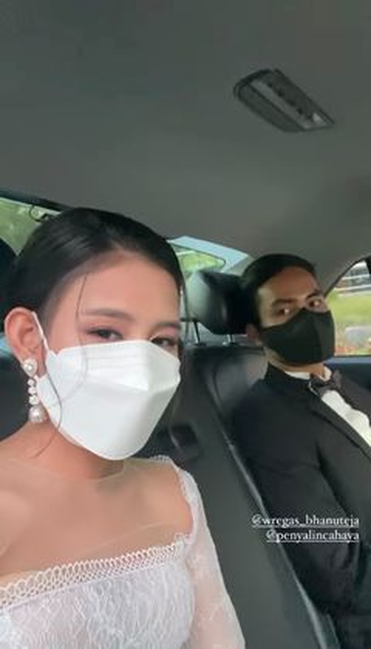 Shena Cinnamon menghadiri world premiere film 'Penyalin Cahaya' di Busan International Film Festival&period; Yuk kita intip&excl;