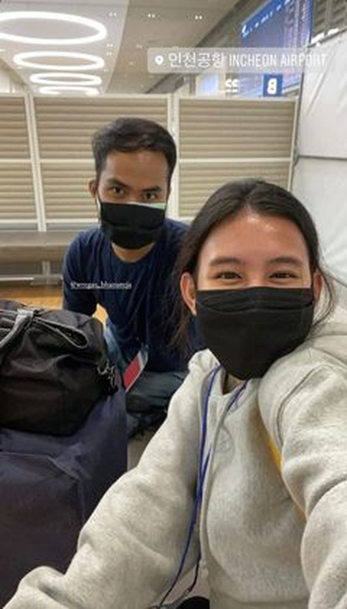 Shena Cinnamon menghadiri world premiere film 'Penyalin Cahaya' di Busan International Film Festival&period; Yuk kita intip&excl;