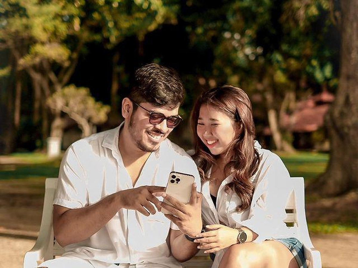 Hubungan asmara Kiky Saputri dan Agus Priyono dikabarkan kandas di tengah jalan&period; Yuk tengok kemesraan mereka&excl;