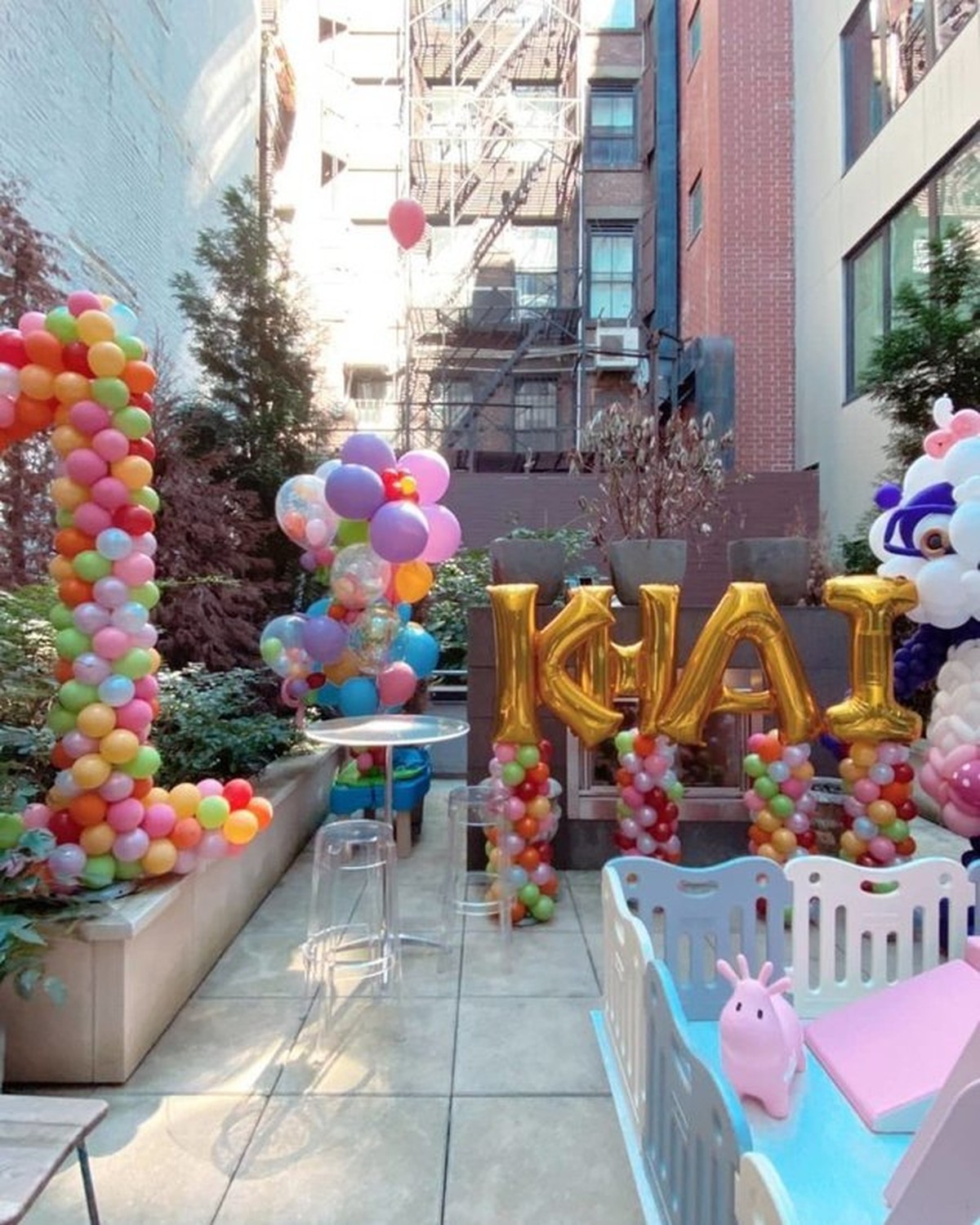 Gigi Hadid dan Zayn Malik baru saja merayakan ulang tahun putrinya baby Khai yang ke 1&period; Yuk kita intip momen perayaannya&excl;