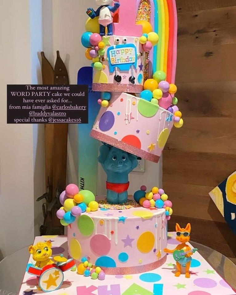 Momen Perayaan Ultah Baby Khai yang ke-1 Anak Gigi Hadid dan Zayn Malik Gigi Hadid dan Zayn Malik baru saja merayakan ulang tahun putrinya baby Khai yang ke 1. Yuk kita intip momen perayaannya!