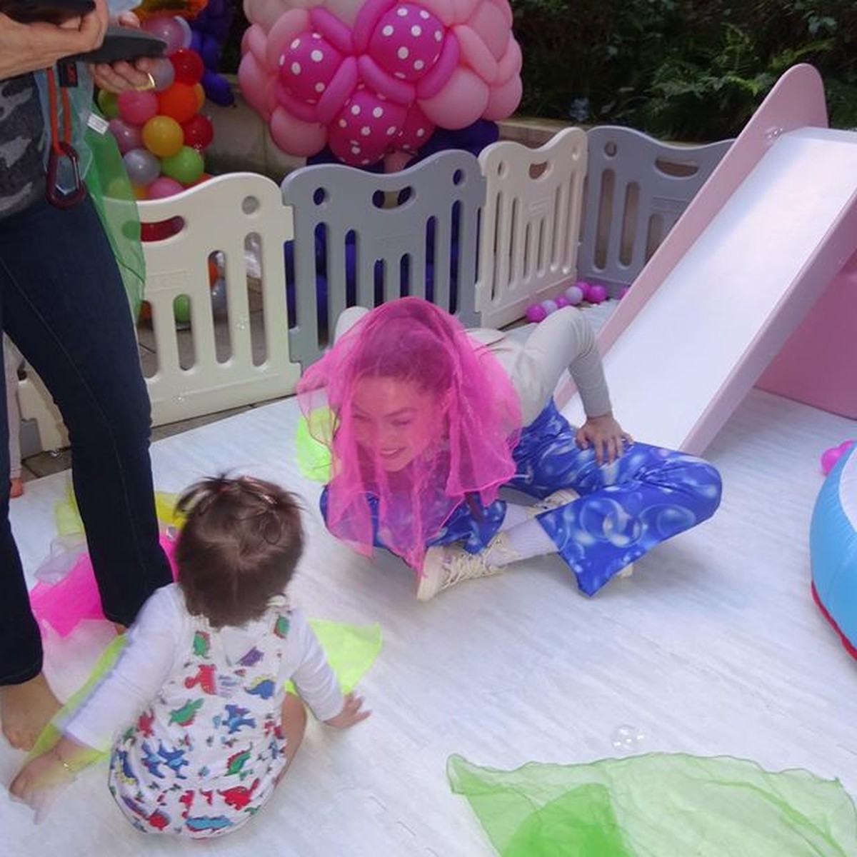 Gigi Hadid dan Zayn Malik baru saja merayakan ulang tahun putrinya baby Khai yang ke 1&period; Yuk kita intip momen perayaannya&excl;