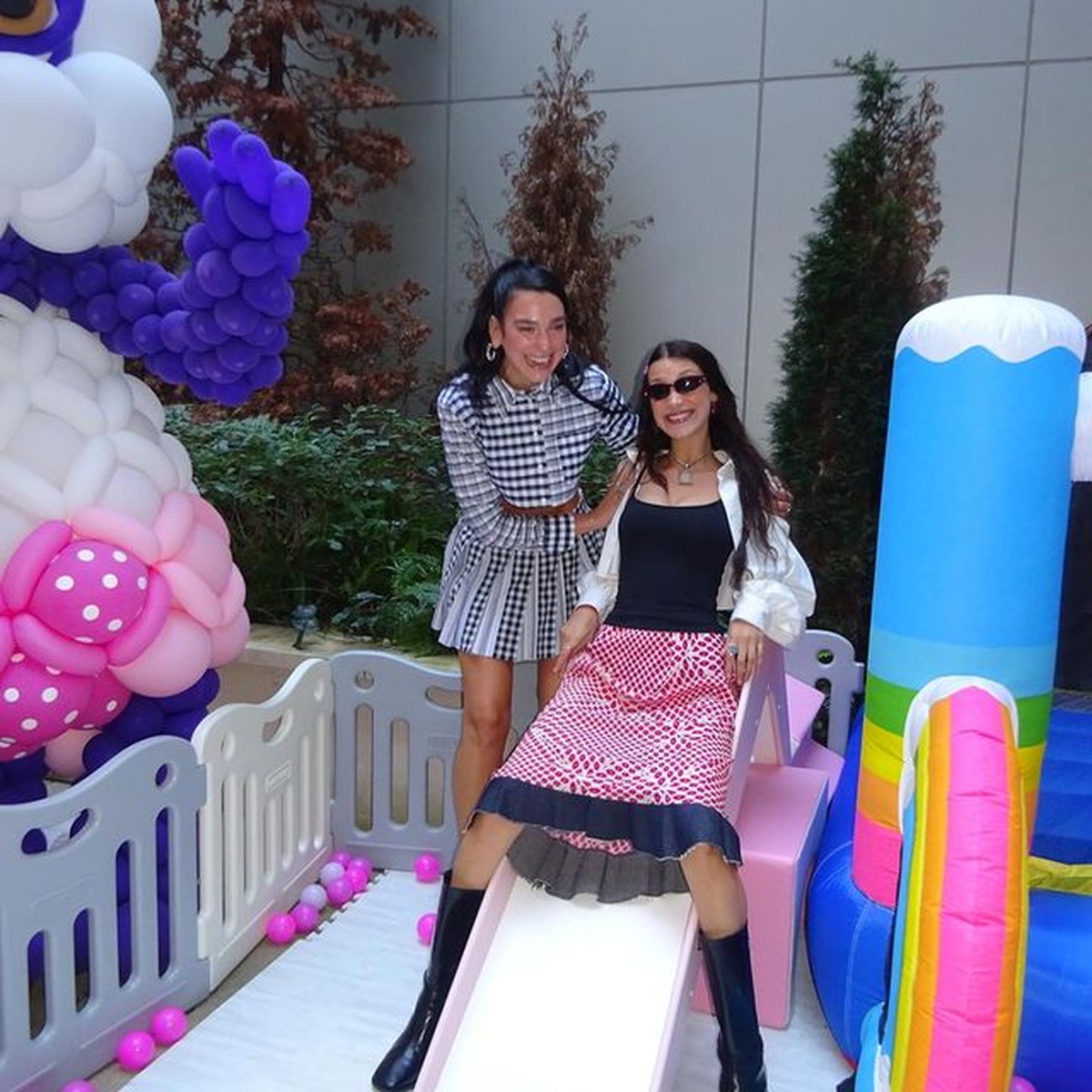 Momen Perayaan Ultah Baby Khai yang ke-1 Anak Gigi Hadid dan Zayn Malik