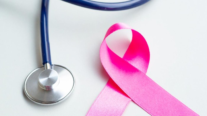 3 Hal Penting yang Bisa Kamu Lakukan untuk Melawan Breast Cancer