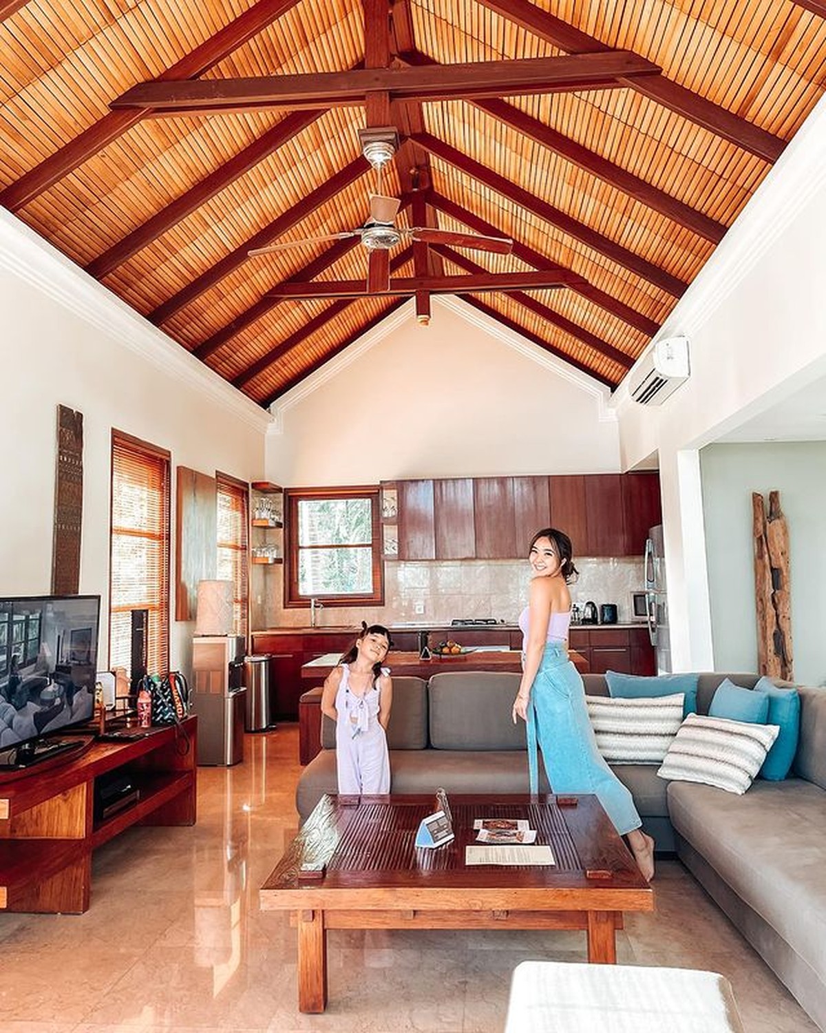 Baru-baru ini Gisel dan kekasihnya Wijin beserta Gempi tengah berlibur ke Bali jadi perbincangan&period; Yuk kita intip potretnya&excl;