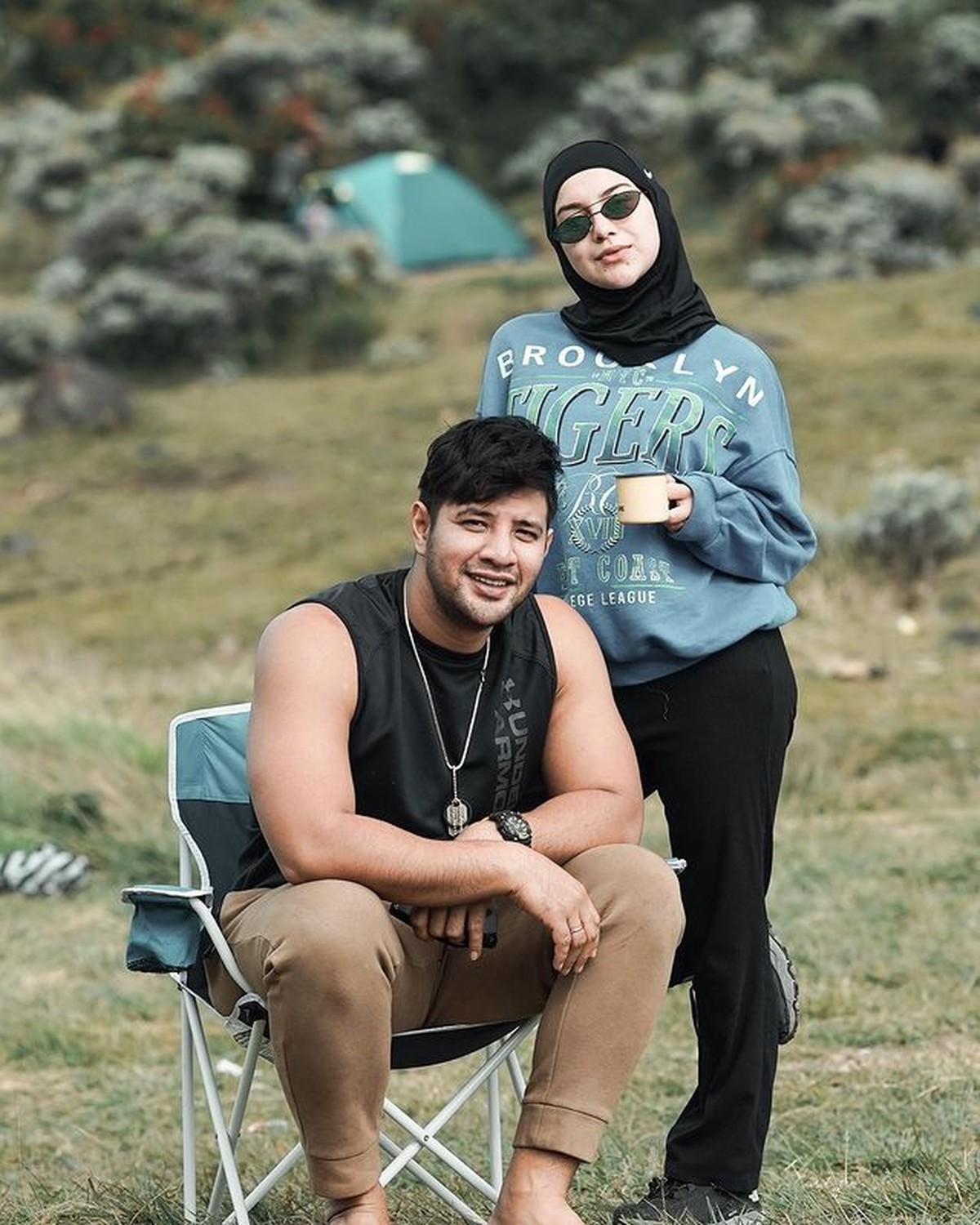 Ammar Zoni dan Irish Bella baru-baru ini mendaki gunung berdua yaitu Gede Pangrango&period; Yuk kita intip momen romantis mereka&excl;