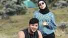 Romantis! Intip Momen Ammar Zoni dan Irish Bella Naik Gunung Bareng Ammar Zoni dan Irish Bella baru-baru ini mendaki gunung berdua yaitu Gede Pangrango. Yuk kita intip momen romantis mereka!