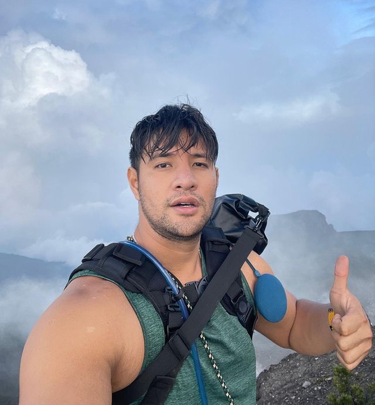 Ammar Zoni dan Irish Bella baru-baru ini mendaki gunung berdua yaitu Gede Pangrango&period; Yuk kita intip momen romantis mereka&excl;