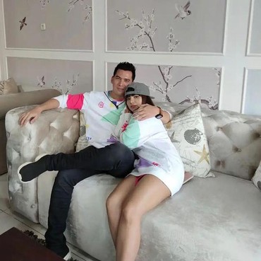 Aksi Ridho Ilahi Cium Dinar Candy di Depan Umum Tuai Hujatan