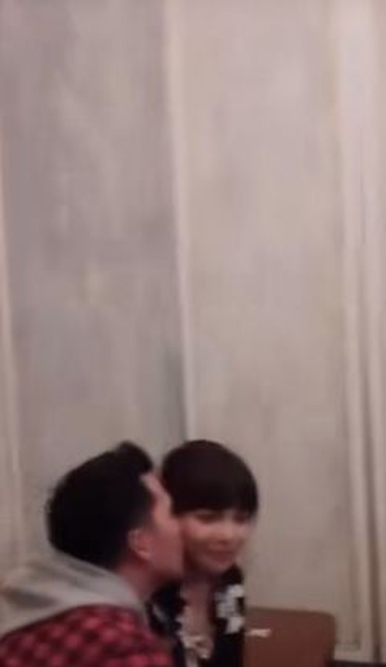 Dinar Candy menjalin hubungan asmara dengan artis FTV Ridho Ilahi. Yuk kita intip potret mesra mereka!