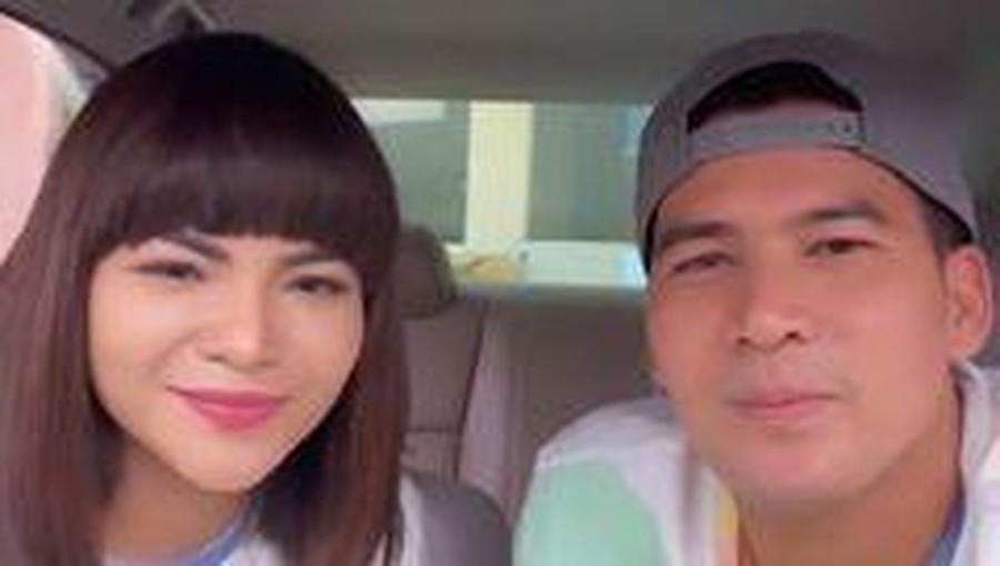 Dinar Candy menjalin hubungan asmara dengan artis FTV Ridho Ilahi. Yuk kita intip potret mesra mereka!